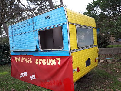 Le camping des flots bleus - Cabane à fritte vue de profil