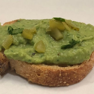Tartinade de haricots blancs, roquette, cornichons
