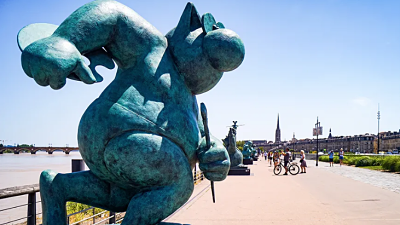 Exposition des sculptures du chat de Philippe Geluck à Bordeaux