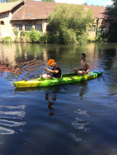 Canoë sur la Leyre - Pierre-Guy, le fils de Patrick en plein effort (ou presque !)
