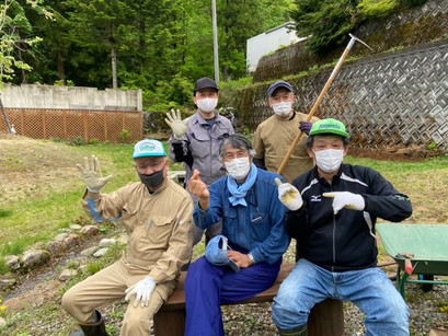 白布温泉 花植え作業