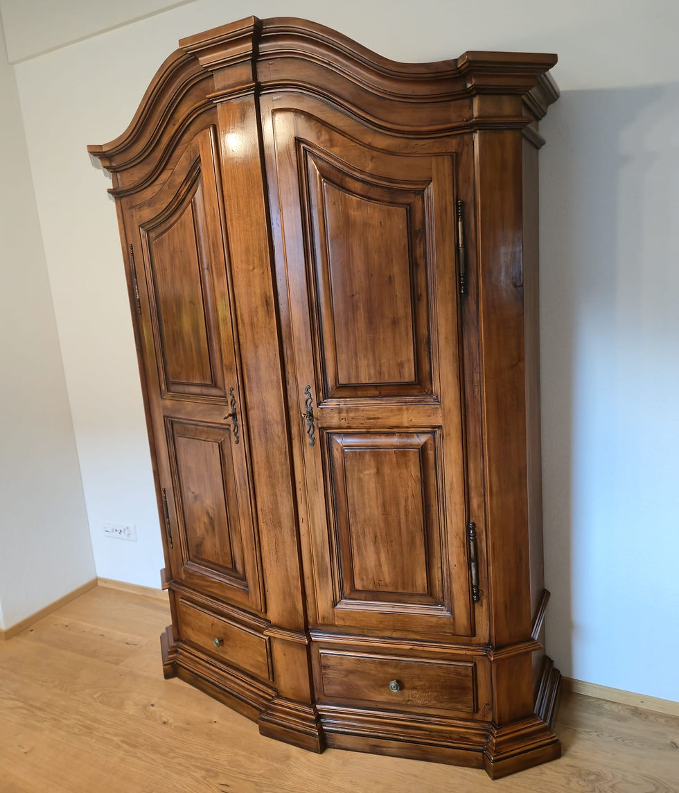Miniaturbild: Nussbaumschrank Bodenseeschrank Nussbaum massiv.