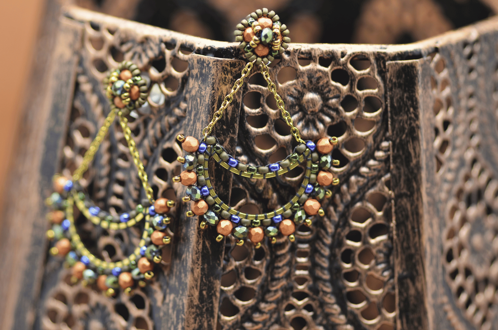 Ohrringe handgenäht orientalisch Halbmond Perlen