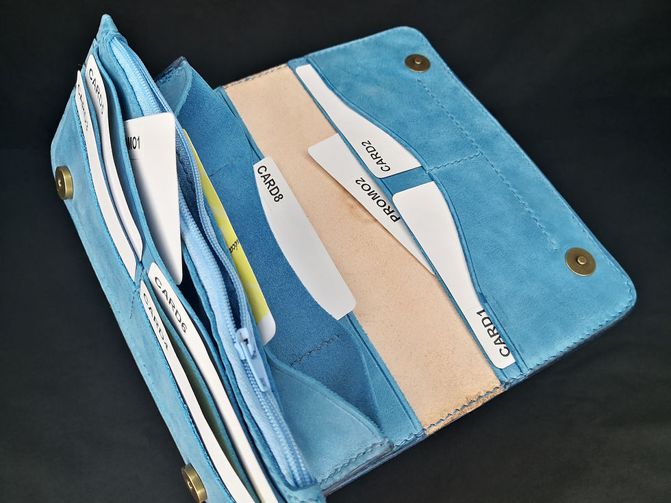 Thumbnail: Ginkgo Leaves Leather Long Wallet Cards View