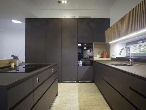 Luxusní kuchyň čokoládově hnědá