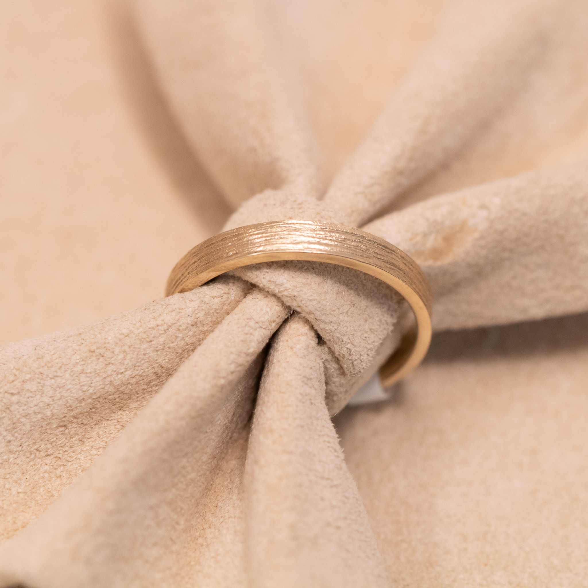 Ring natuurlijk wit goud lijnstructuur - 3mm