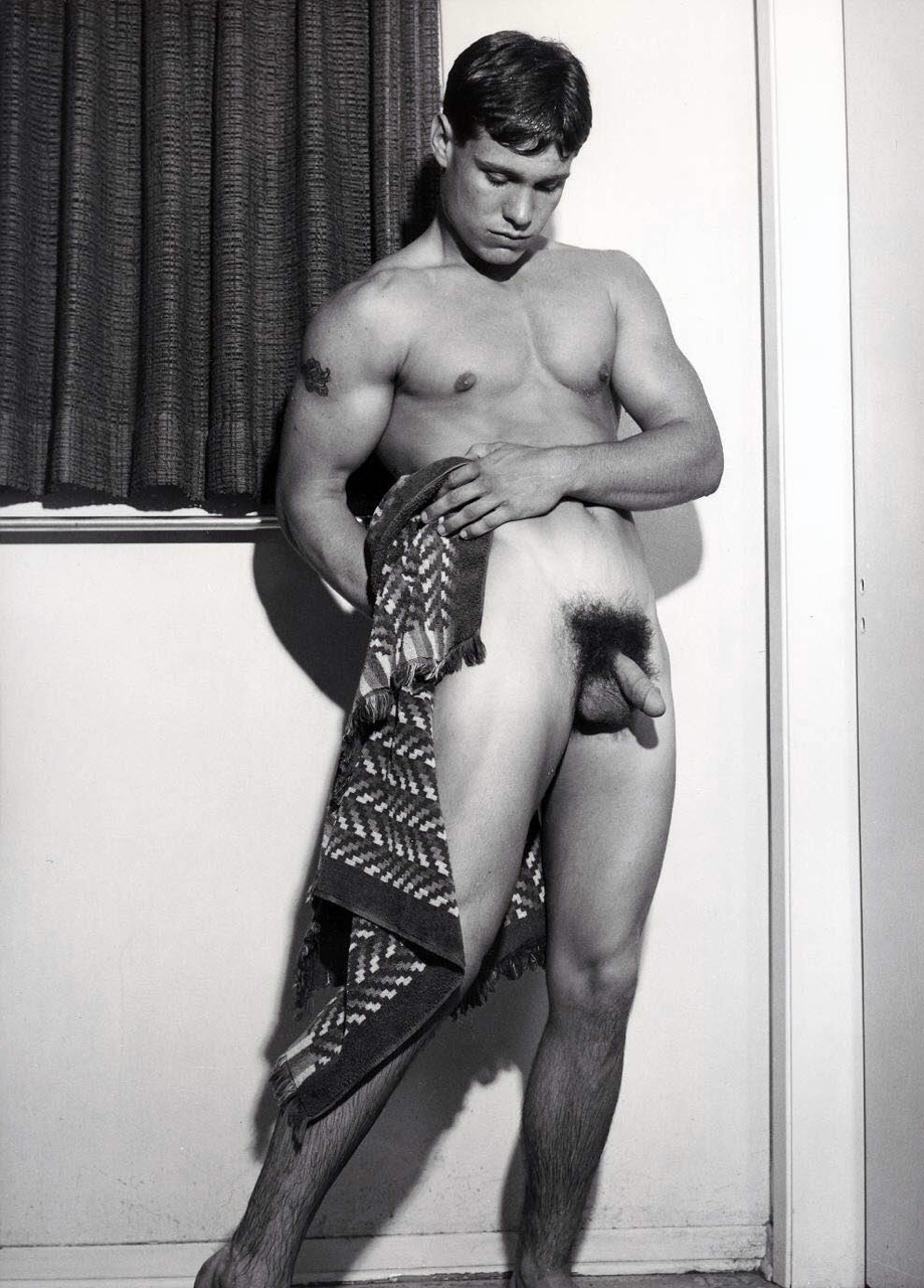 foto de homem pelado anos 50