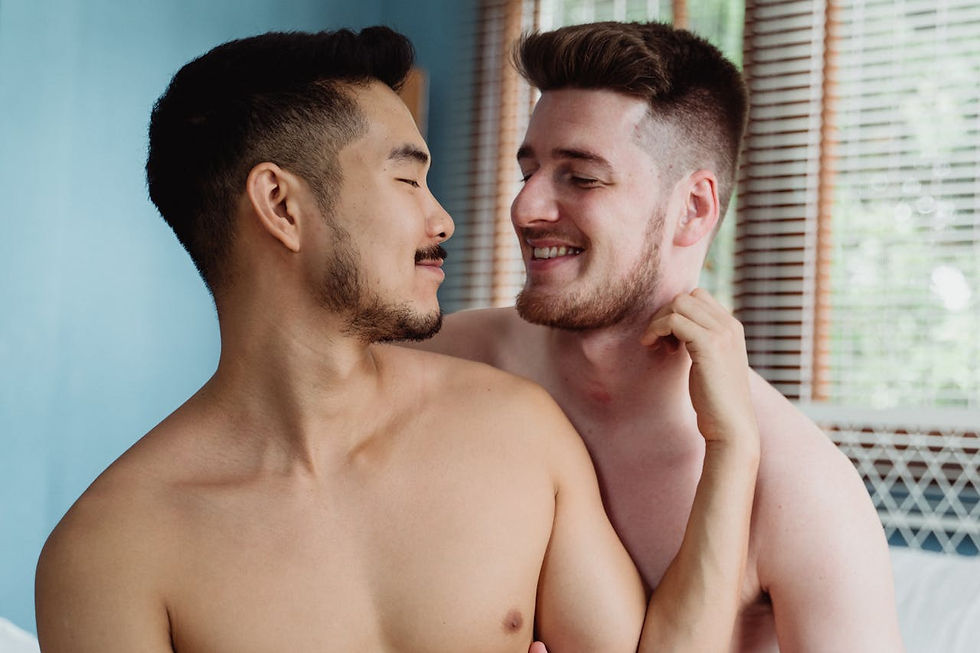Gays têm mais parceiros sexuais do que héteros? O que estudos mostram sobre este comportamento