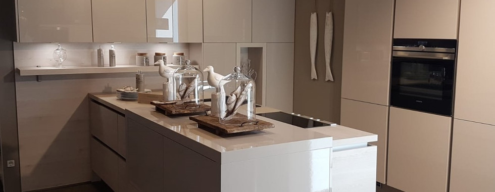 Discuss your appliance needs and choices in early planning stages with your designer. It is important which appliances you need and desire. Do you need a coffee machine or a microwave?