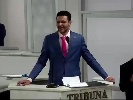 Whallassy toma posse com discurso cheio de representatividade