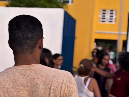 Whallassy realiza oficina de teatro e cinema na Escola Tancredo Neves