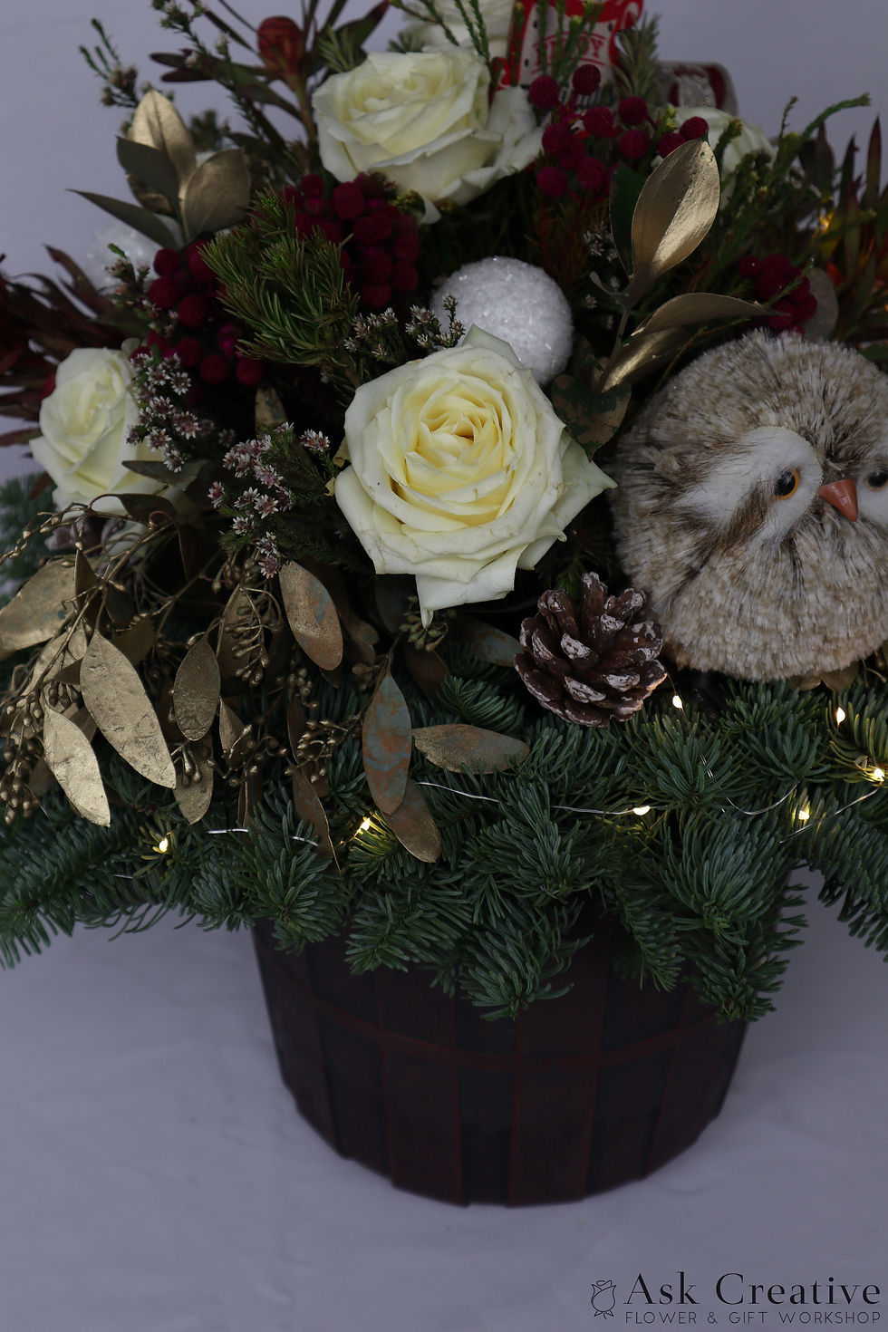 縮圖：Christmas Owl Arrangement