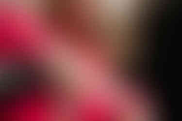 bridesmaid pouring champagne