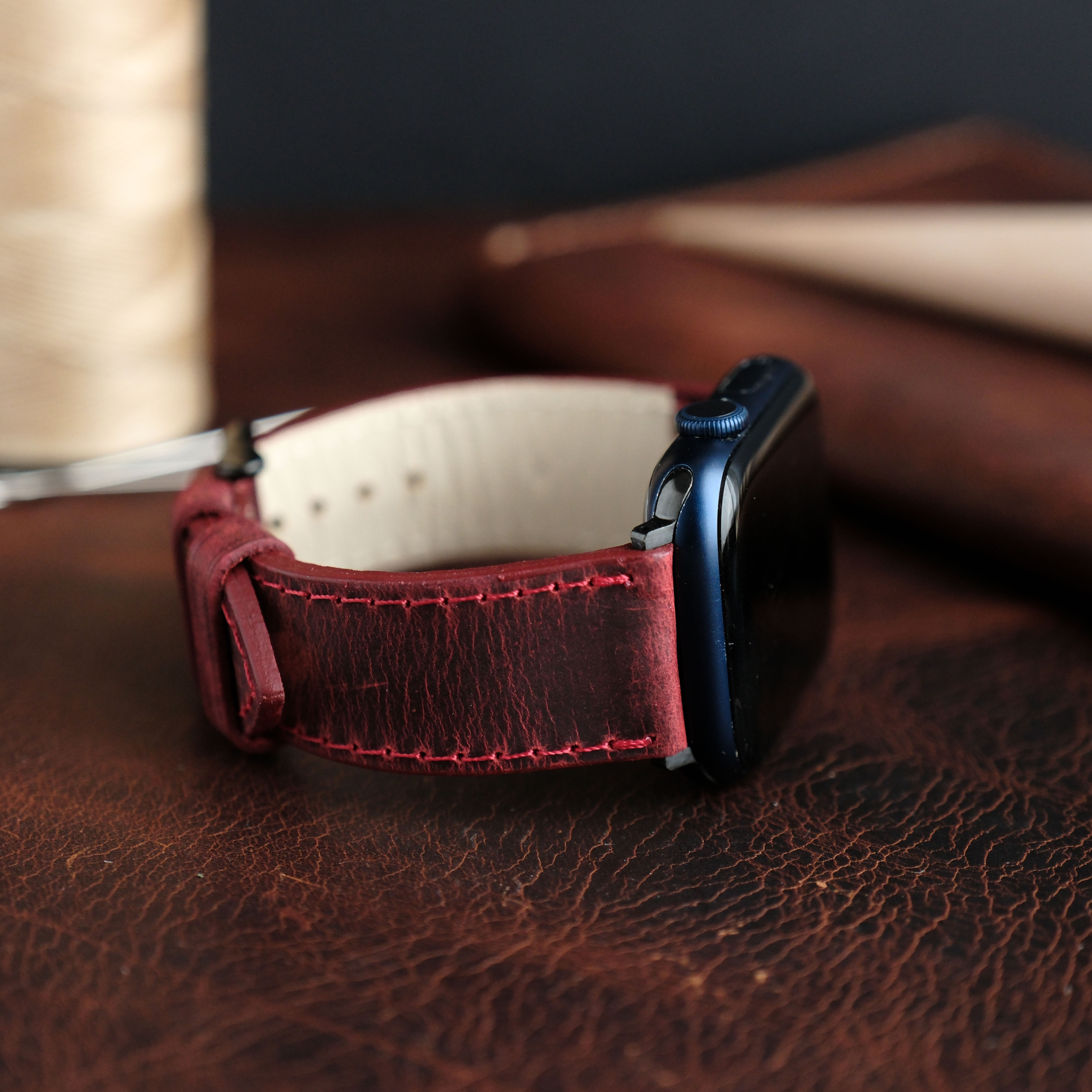 Elit Seri Kırmızı Renk Apple Watch Kordon