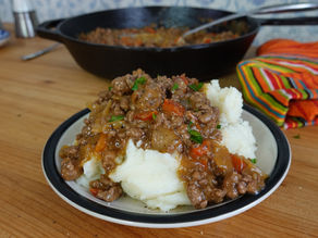 Ground Beef and Gravy Over Mashed Potatoes