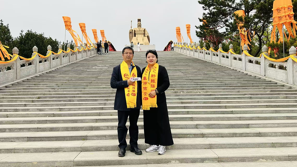 天津车神度假区项目负责人 乔峰 与 天时周刊社长 谢荟彦 合影