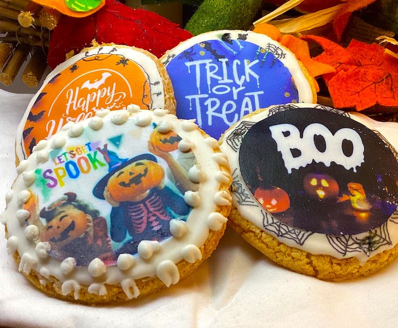 Cookies decorated with a Halloween theme