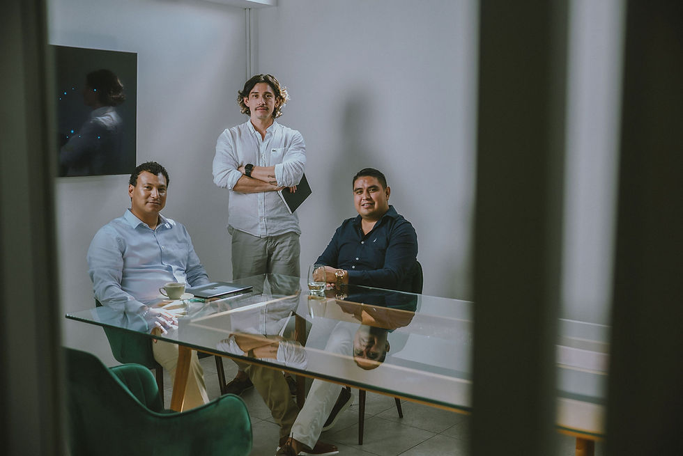 Equipo de consultoría estratégica de Make It Happen.