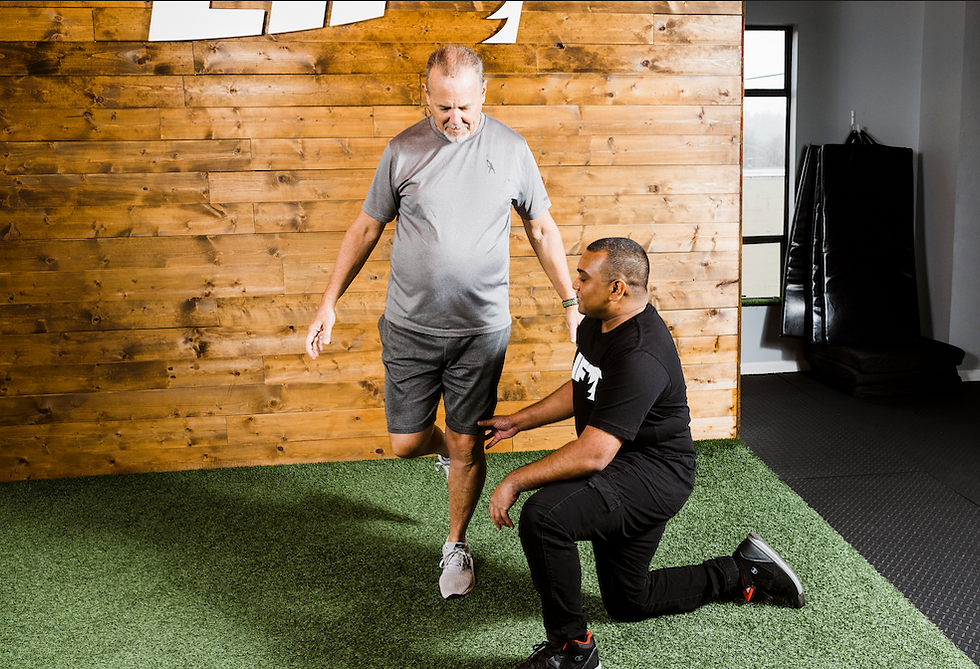 Combating Back Pain: The Synergy Between Physiotherapists and Personal Trainers