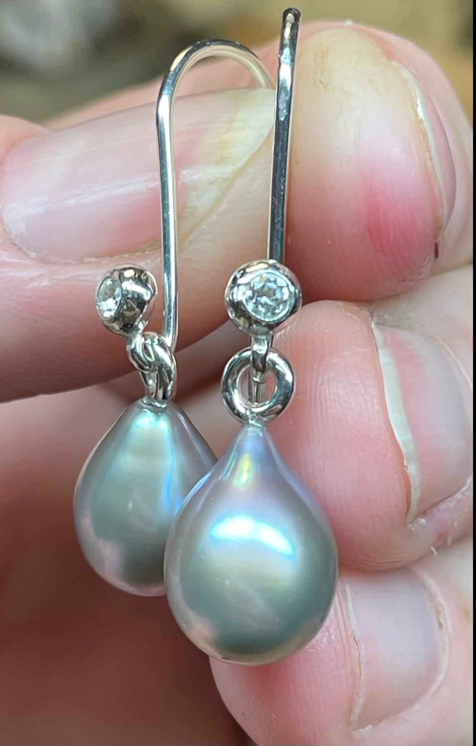 Miniaturebillede: Smukke Sølv farvede perle øreringe 