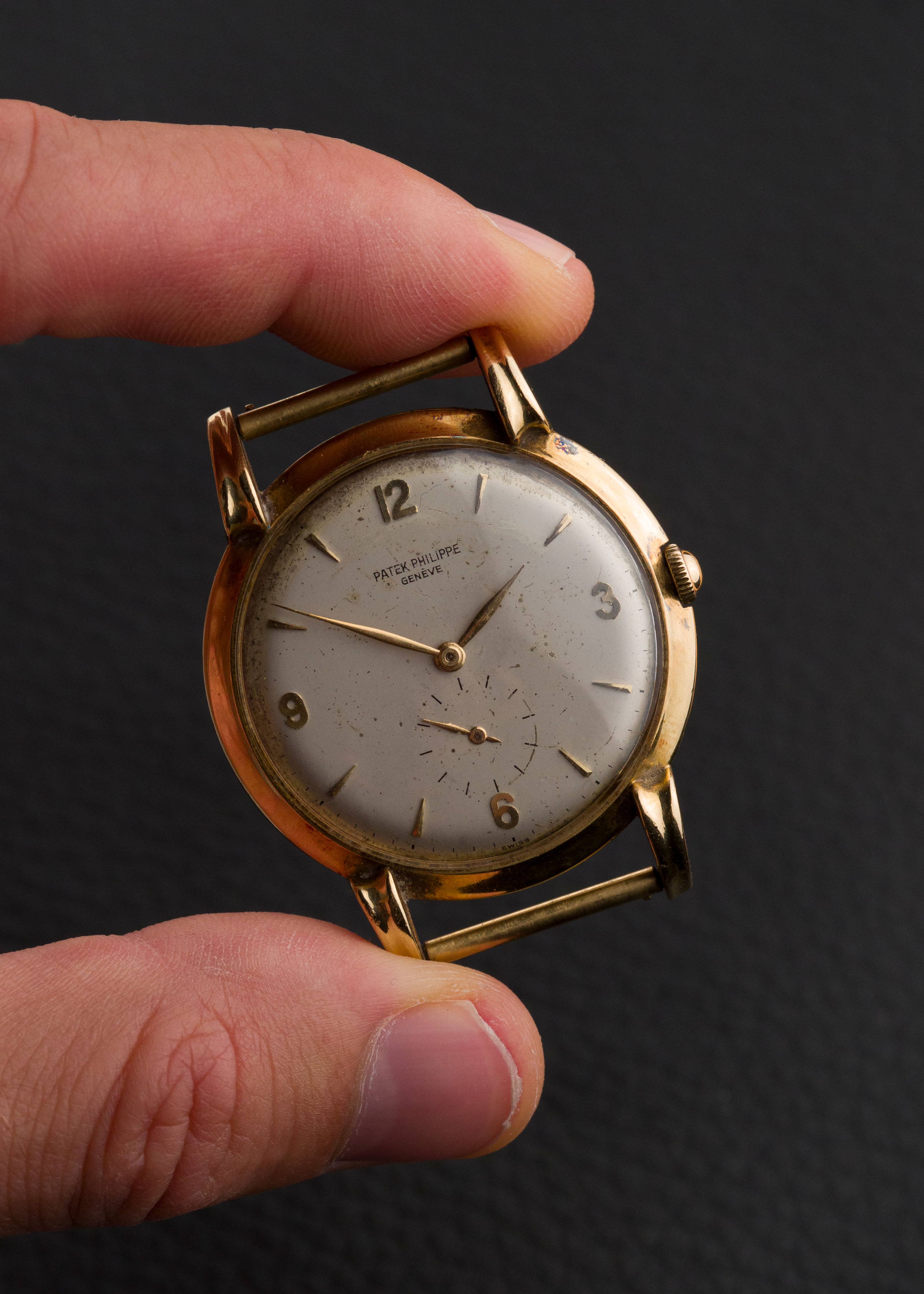 1940s Patek Philippe Calatrava Ref. 2420 'Claw Lugs' in 18K Yellow Gold