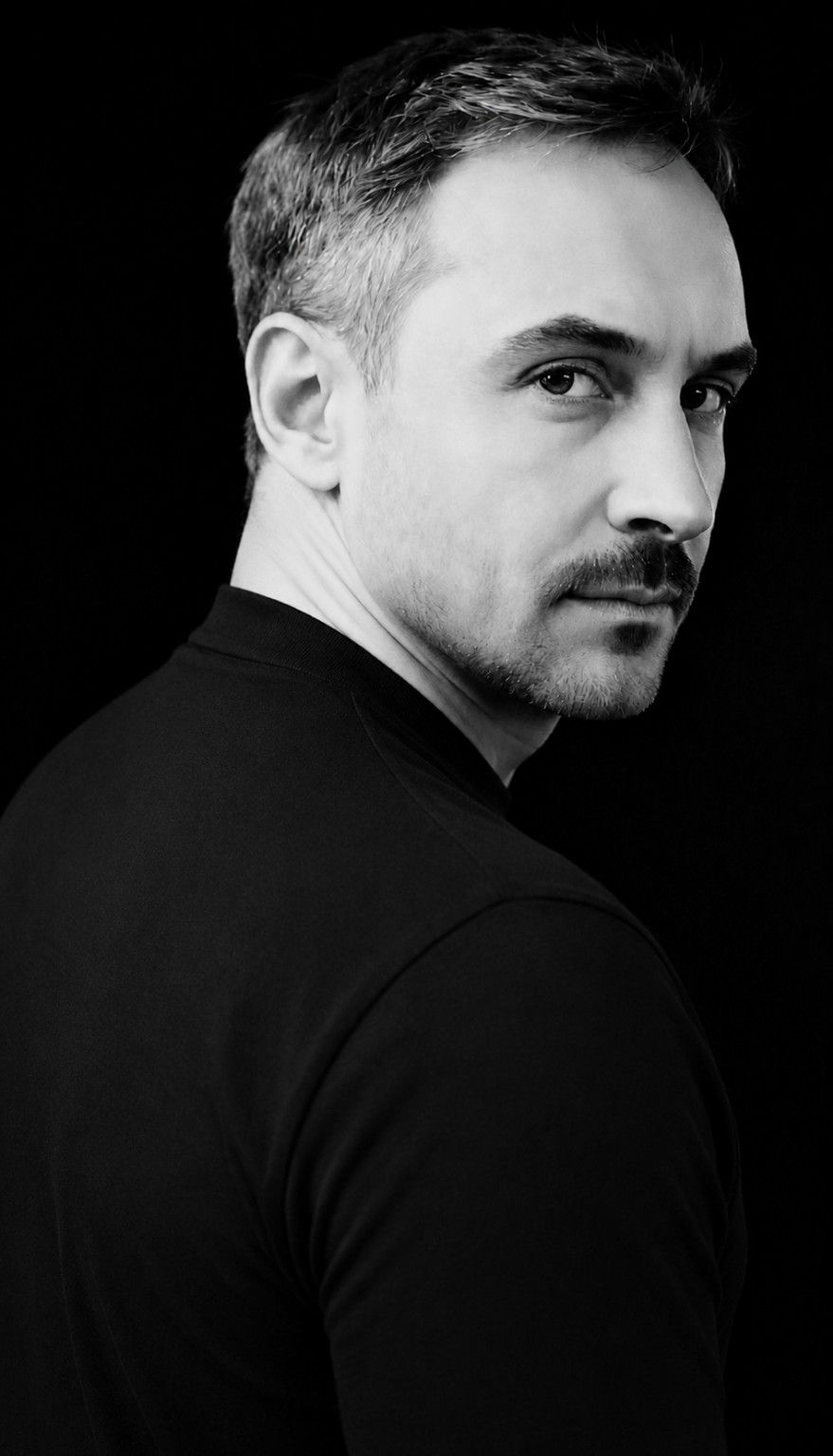 Hüseyin Özütürk - epubli yazar portresi.png