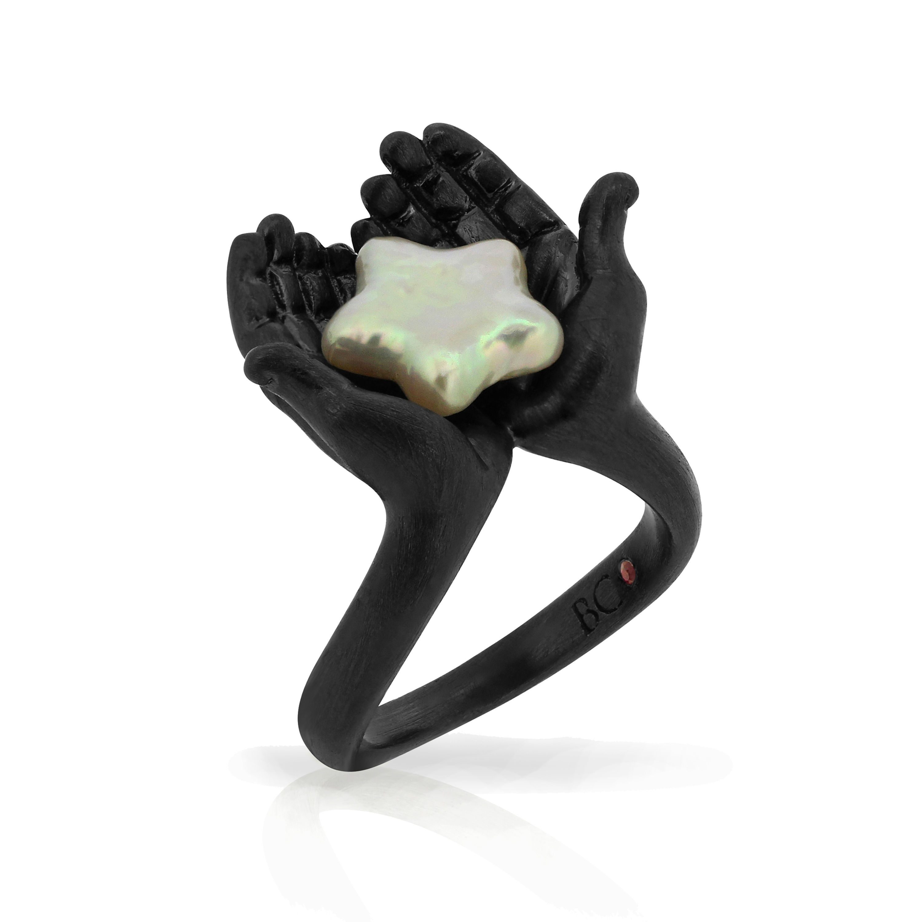 STAR FRESHWATER PEAR IN SILVER IN BLACK RHODIUM