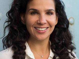 How to feel comfortable in front of the camera | Headshot photography