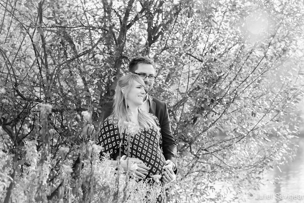 Outdoor maternity photography