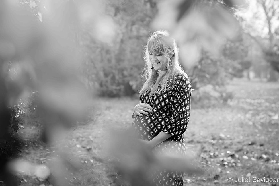 Outdoor maternity photography