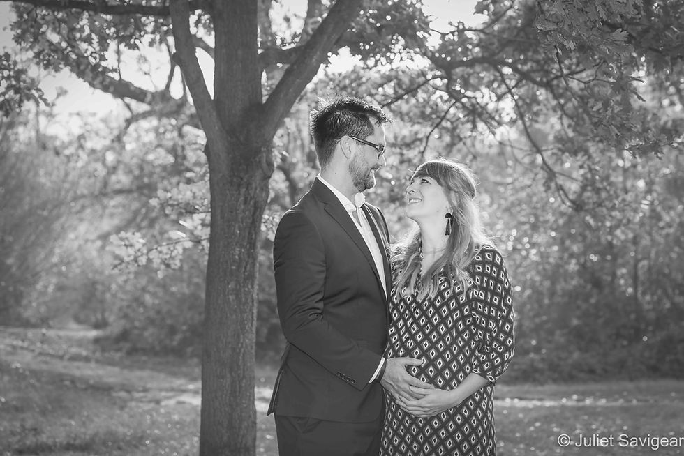 Pregnancy photo shoot in the autumn