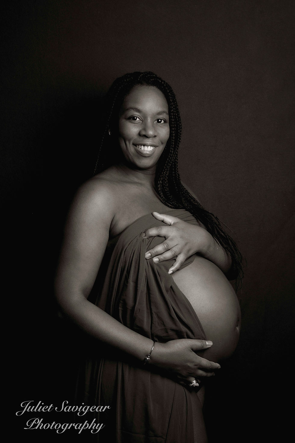 Studio-style pregnancy photography at home - Tooting