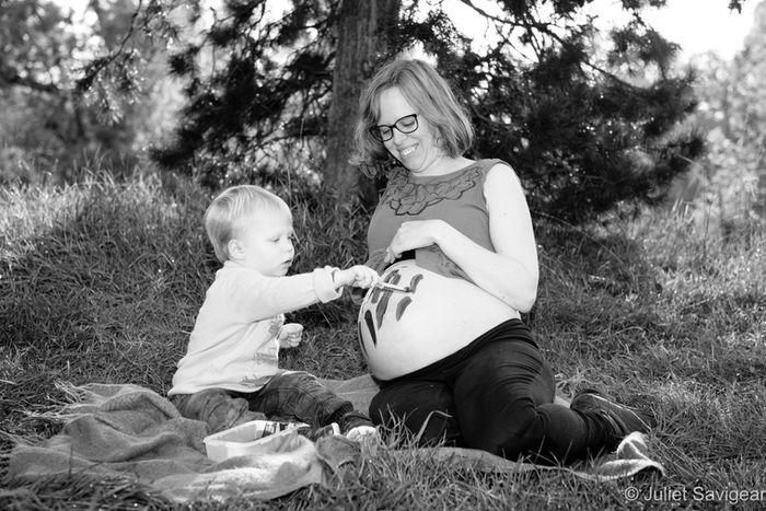 Painting Mummy's Bump and Golden Sunshine for Maternity shoot - Wandsworth Common
