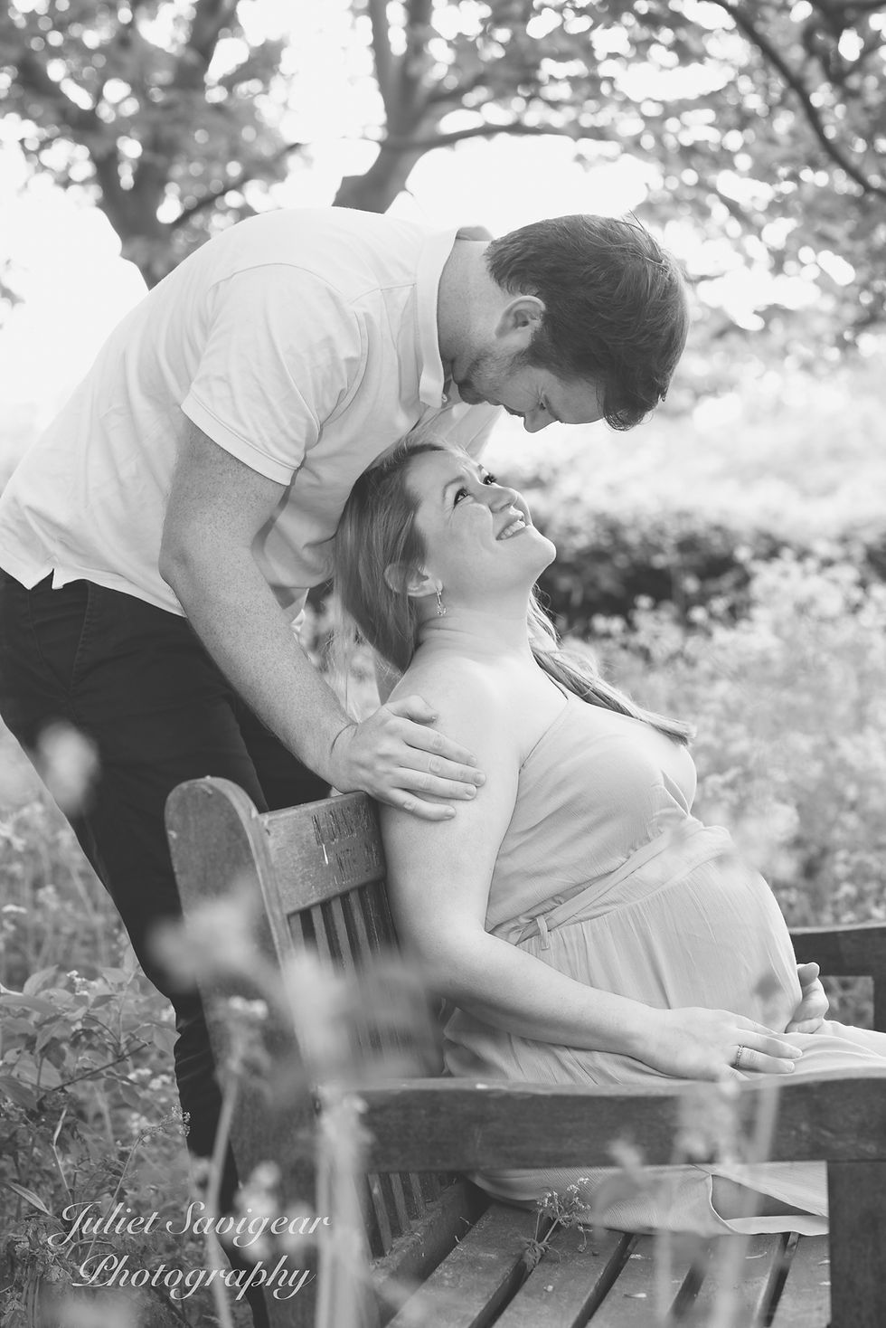 Natural, outdoor pregnancy photo shoot