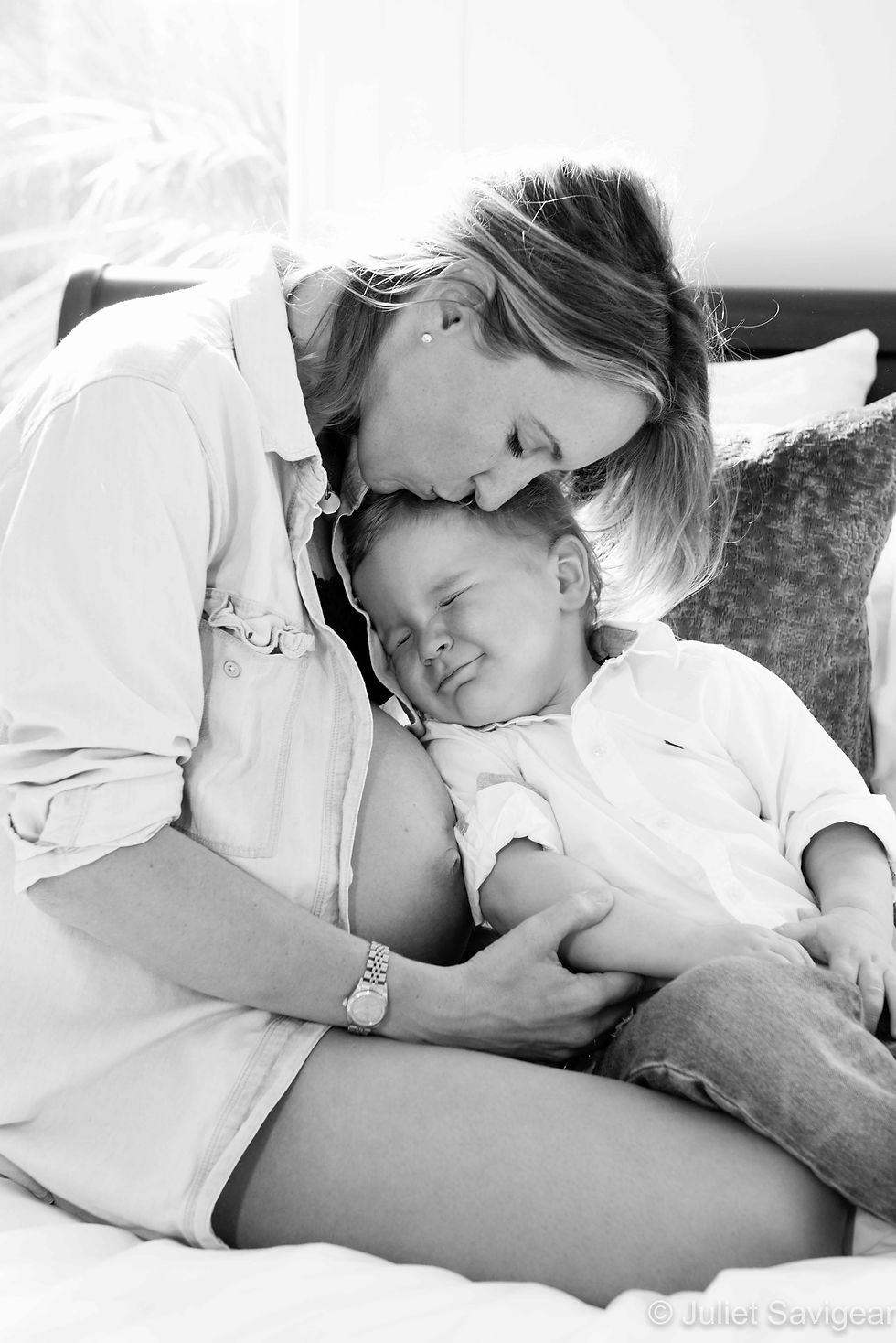 Cuddles With Mummy - Maternity Photography, Dulwich