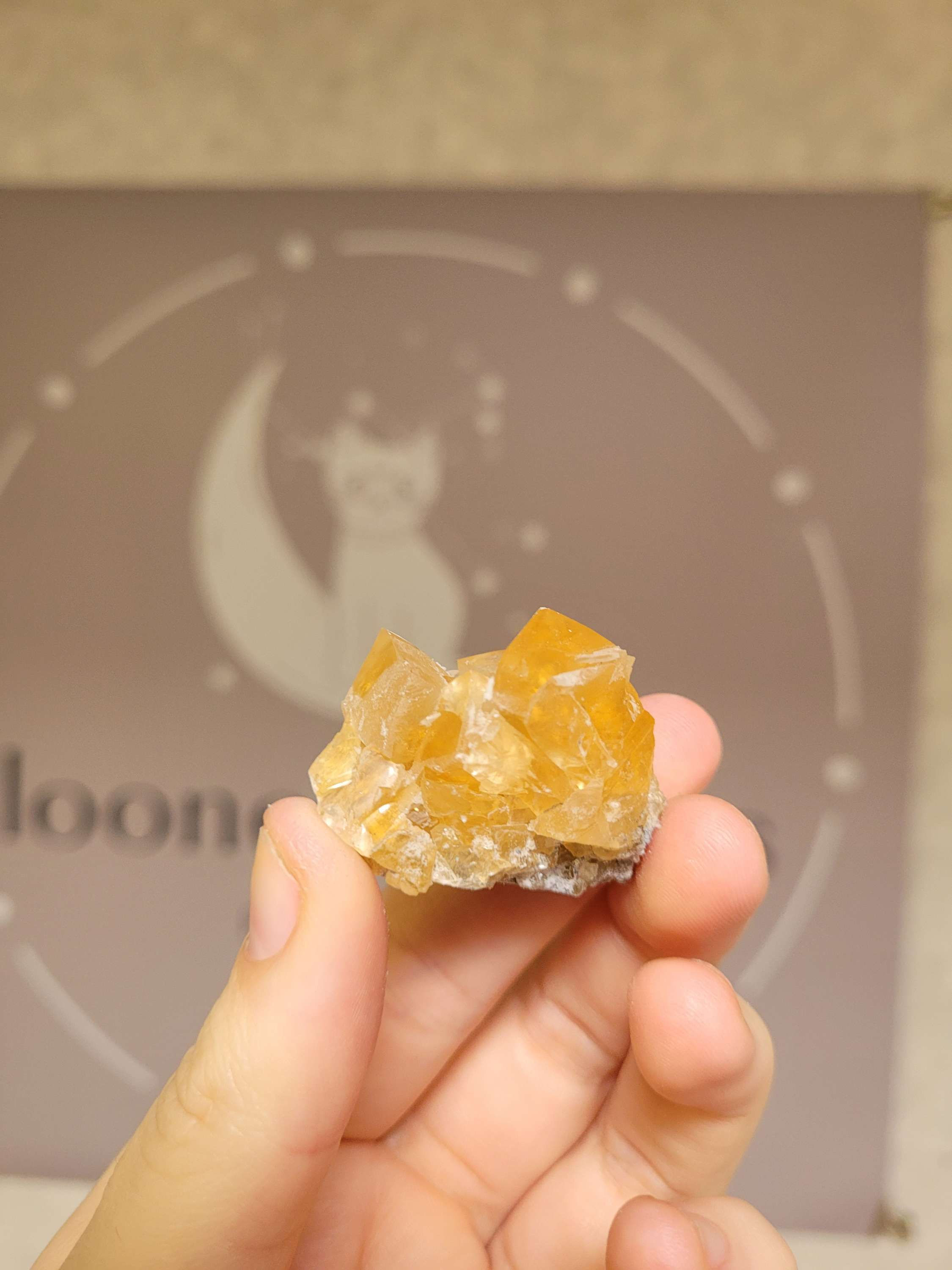 Honingcalciet clusters klein
