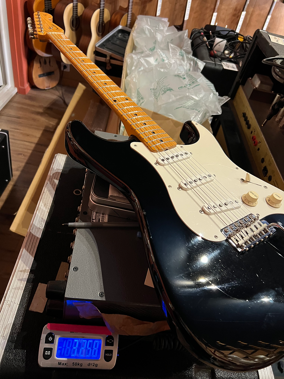 Miniature : 🎸FENDER Stratocaster st-std – look « ’57 reissue » – black (1997-2000)