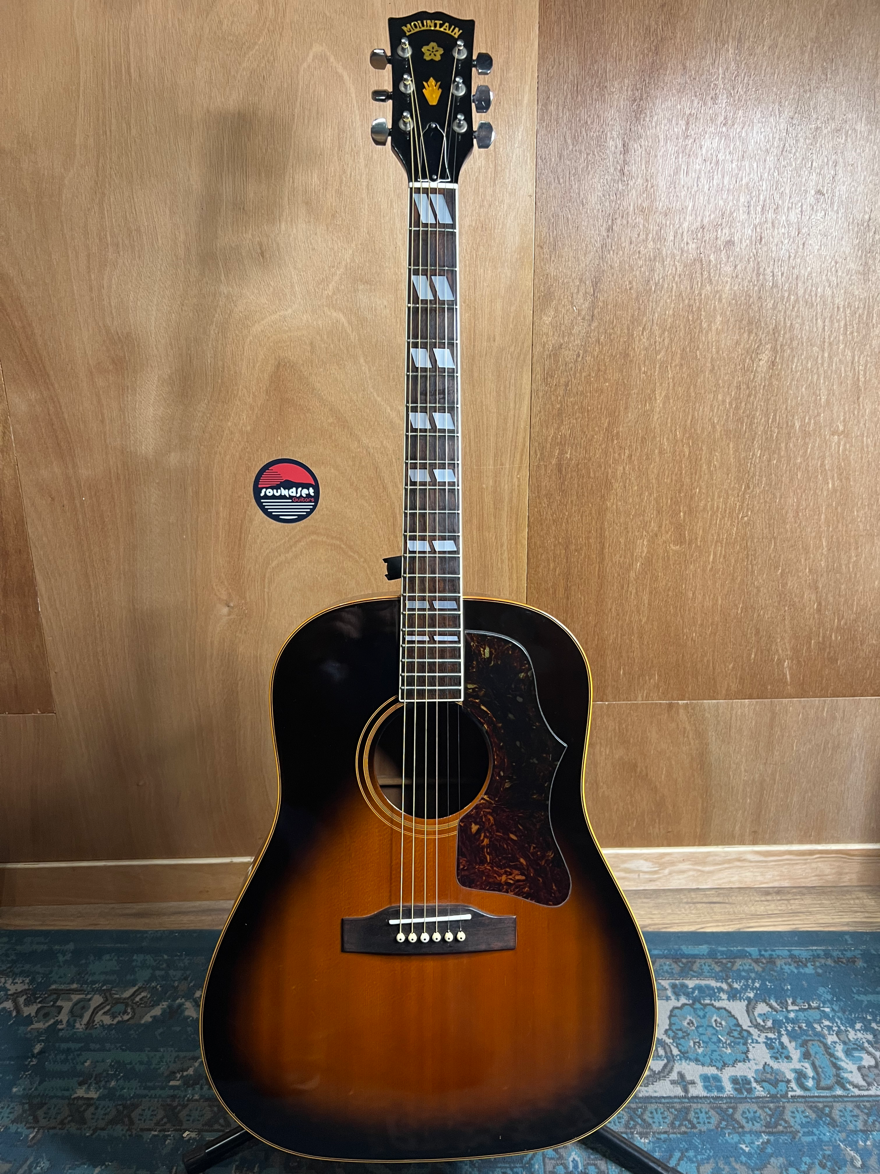 Guitare-acoustique-Mountain-W350J-1975-type-Gibson-J-45-Southern-Jumbo-vintage-Sunburst-Japan