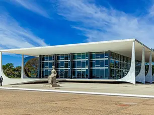 Informativo — STF julga Tema 118: exclusão do ISS da base do PIS/COFINS
