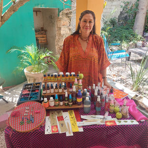 Araceli Beltrán de la marca Teocalli, una de las emprendedoras que ha participado desde el 2024 en los Bazares de la CESMex en Mérida. Foto: Agencia MaMoMa.