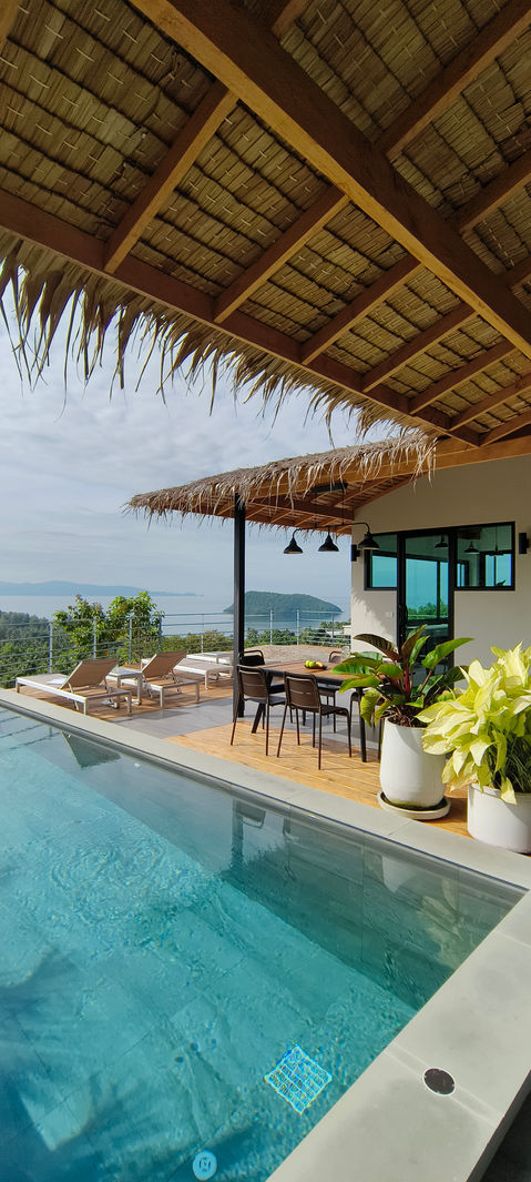 Villa on the Rock, Swimming pool