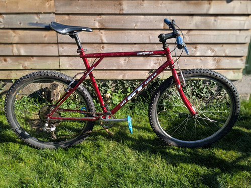 GT Outpost Red 20