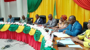 Le président de la Cour constitutionnelle, Auguste Iloki, a lancé le 5 mars à Brazzaville les travaux du Forum sur la régularité de l’élection du président de la République dont le but est de former les coordonnateurs et les délégués de l’institution pour l’observation du scrutin des 12 et 15 mars. Une action saluée par Rodrigue Nguesso.