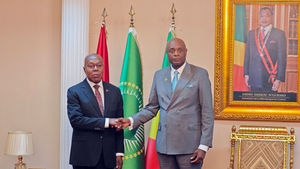 Rodrigue Nguesso félicite le nouveau ministre des Affaires étrangères, de la Francophonie et des Congolais de l’étranger, Constant Serge Bounda pour ses premières actions.