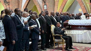 Rodrigue Nguesso. La République du Congo a rendu, lundi 29 septembre, un hommage officiel à Serge Mombouli, Ambassadeur extraordinaire et plénipotentiaire du Congo aux États-Unis d’Amérique.