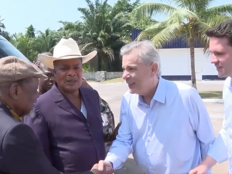 Image illustrant la visite du Président Denis Sassou-N’Guesso dans les unités agro-pastorales modernes d’Edou et de Mbobo, mettant en avant la transformation agroalimentaire, l’élevage et les infrastructures respectant les normes sanitaires internationales. Blog Rodrigue Nguesso