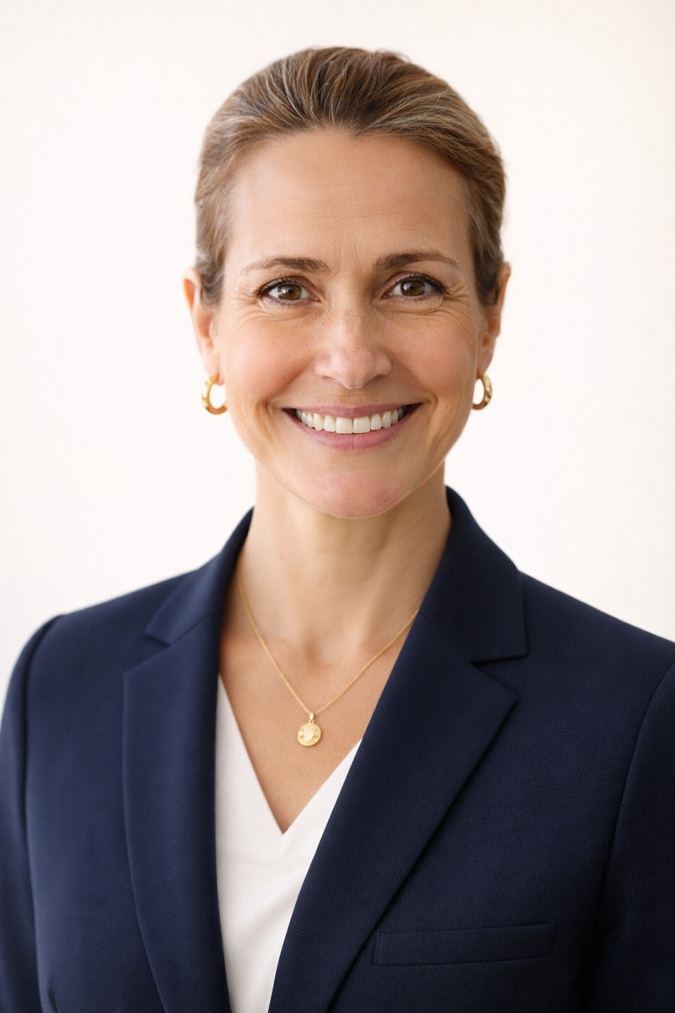 Sarah Holczer Portrait.png