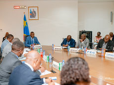 Mukoko Samba présente aux opérateurs économiques le bulletin de suivi des prix sur les marchés