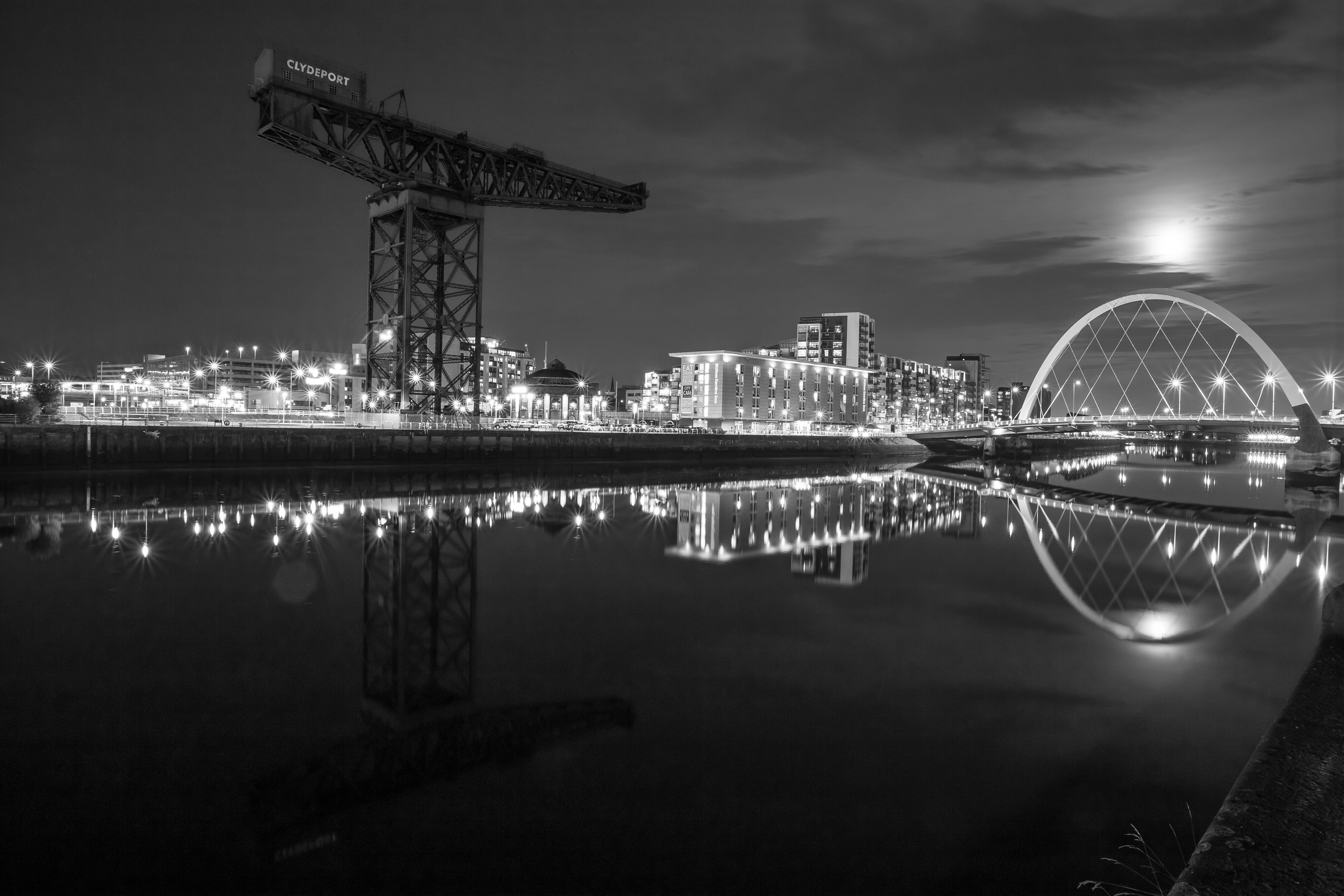 Black and White Cyldeside C1