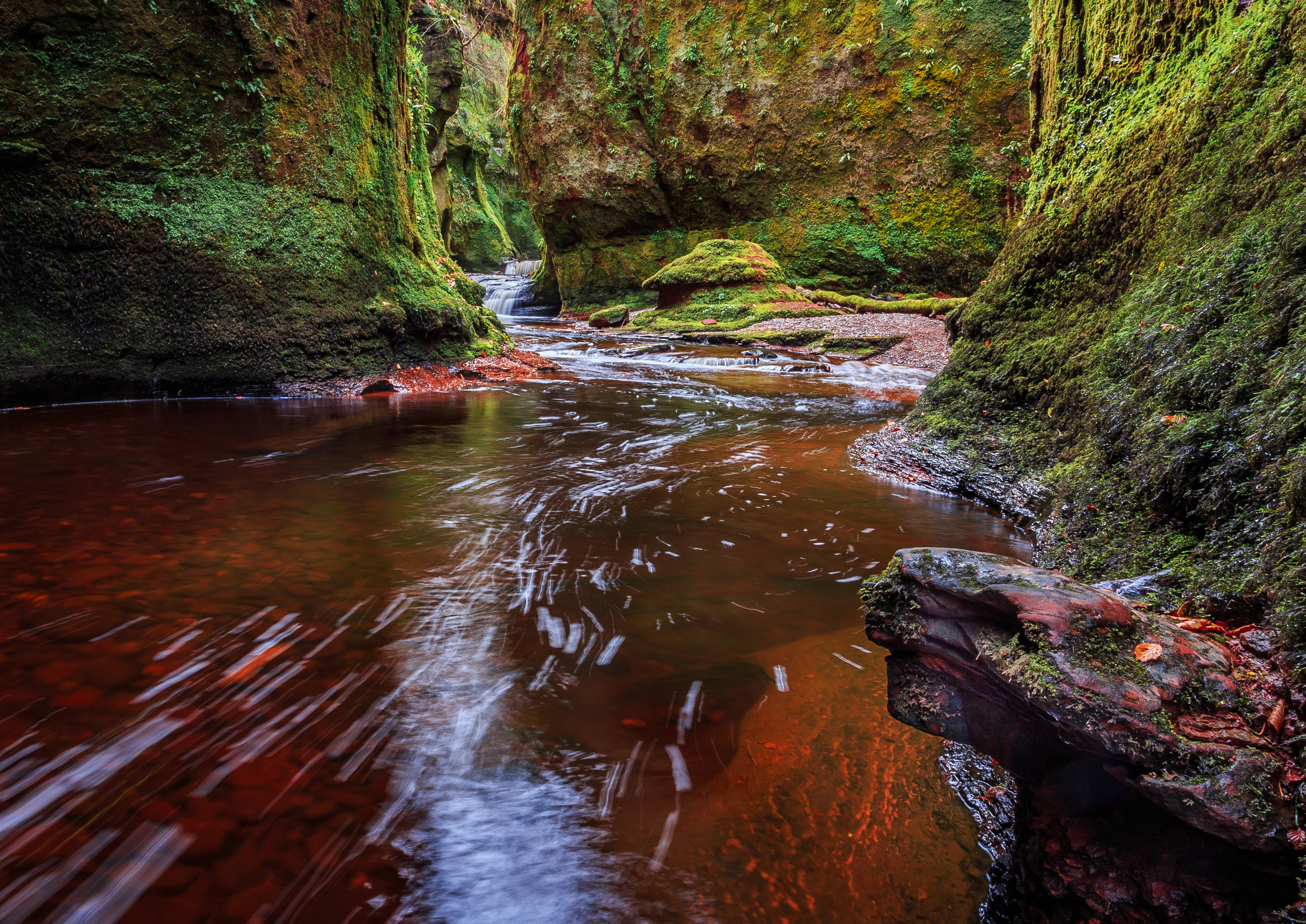 The Devils pulpit L83